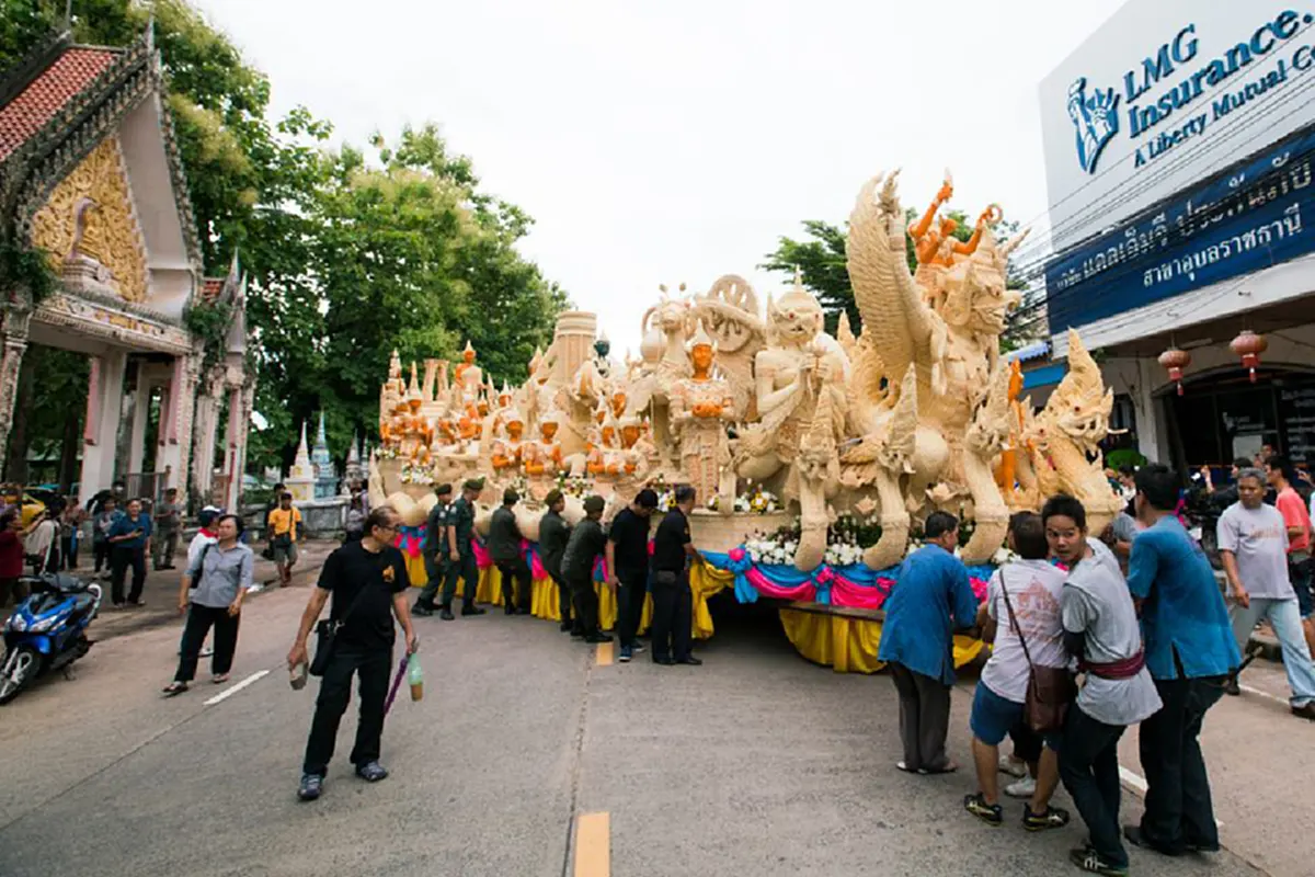 ยิ่งใหญ่อลังการ !!! บรรยากาศ วันแห่เทียนเข้าพรรษาจ.อุบลราชธานี  ... พร้อมทำความรู้จักต้น กำเนิดงานแห่เทียนพรรษา