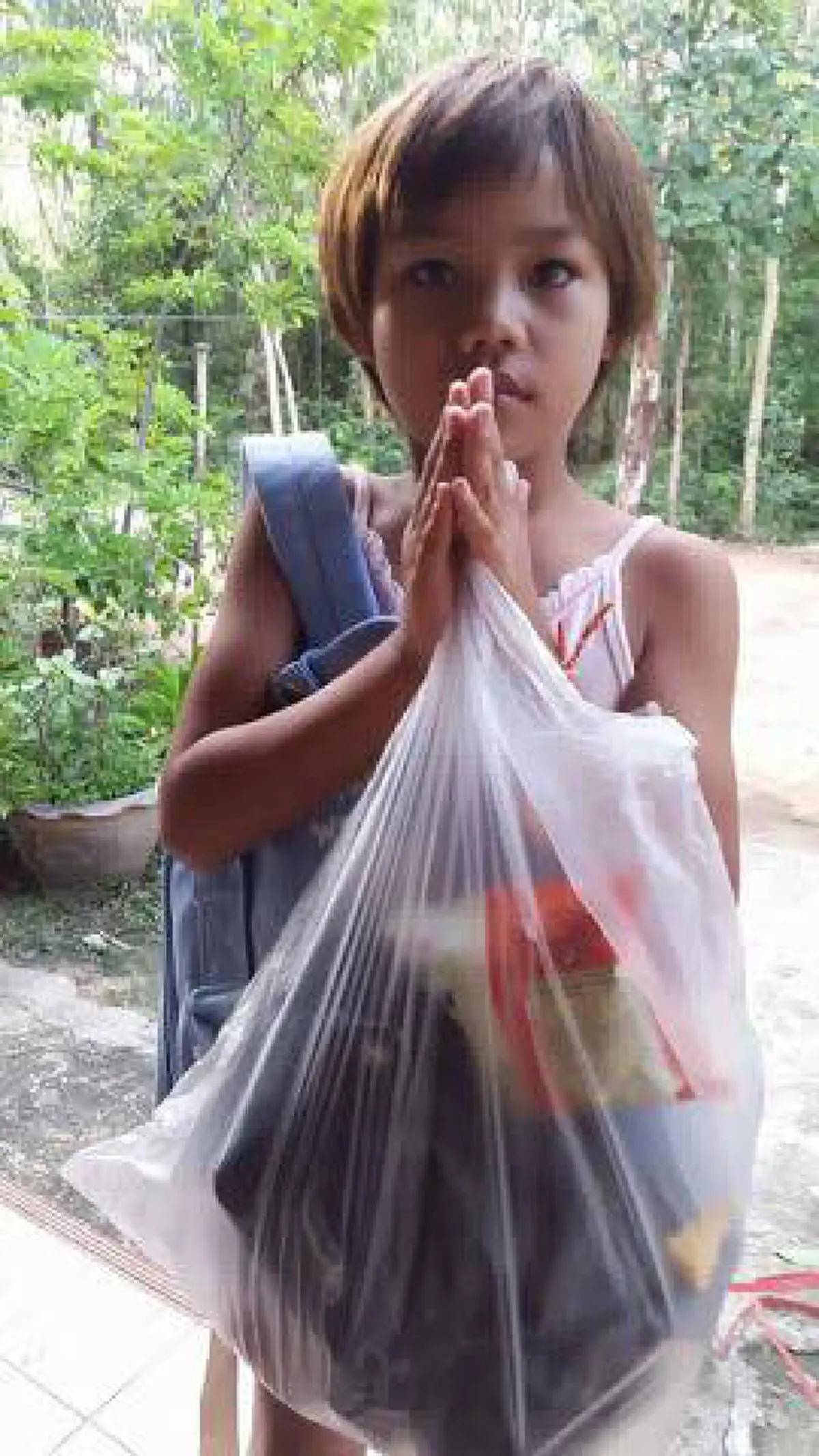 ของเก่าๆ ชิ้นเดียวก็มีค่า!! หลวงพ่อจ.ร้อยเอ็ด ชวนญาติโยมบริจาคของเหลือใช้ มอบเด็กนร.ยากไร้ ร่วมแบ่งปันความสุข..ทำบุญรับวันพระใหญ่!?!