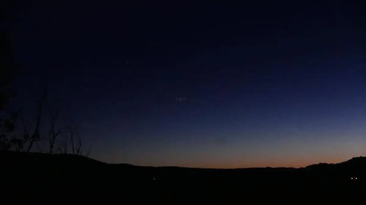 สุดตื่นตา !!! "นุ่น วรนุช" ถ่ายติด UFO ขณะไปทำงานที่ประเทศฝรั่งเศส !!! ซูมกันชัดๆ ถึงกับขนลุกกันเลยทีเดียว !!!