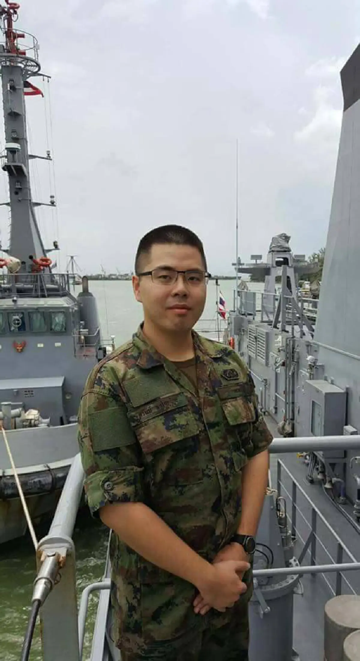 เป็นทหารได้รับใช้ชาติ ศาสน์ กษัตริย์ และแผ่นดิน!! กองทัพเรือ เปิดประวัติ 2 พลทหาร ดีกรีปริญญาโทต่างประเทศ อาสารับใช้ชาติ