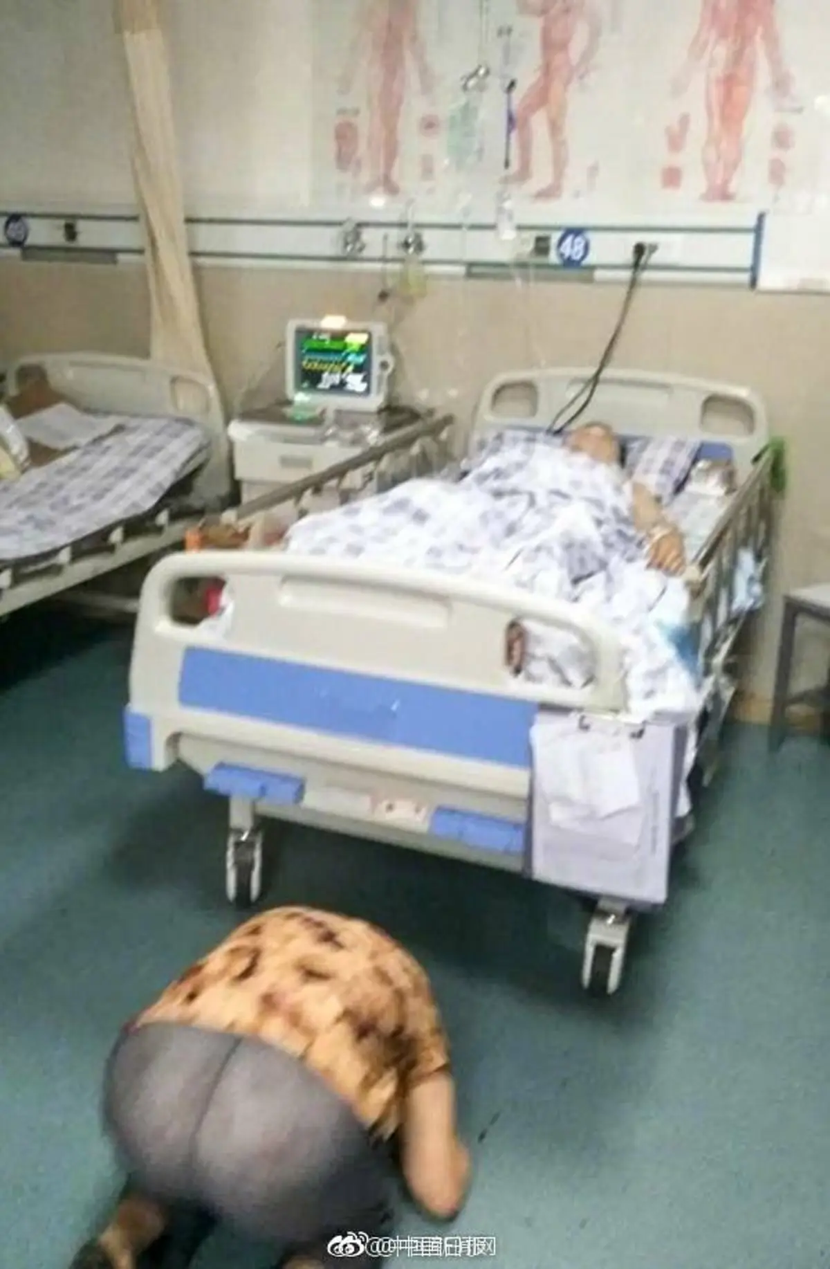 ขอยกย่องหัวใจผู้กล้า !!! หนุ่มพนักงานรถไฟ"ยอมเสียขาหนึ่งข้าง" กระโดดช่วยเหลือชีวิตคุณป้าขณะข้ามทางรถไฟ...นี่แหละฮีโร่ตัวจริง