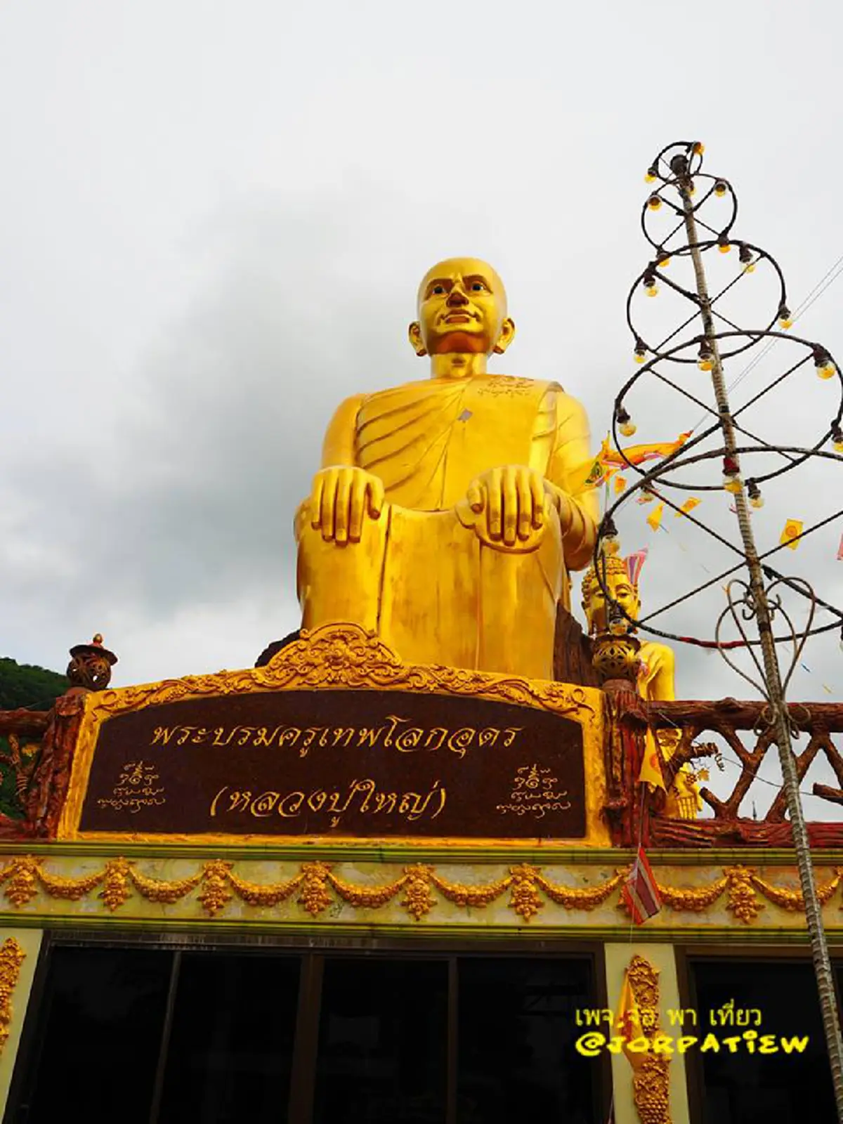 ยิ่งใหญ่ตระการตา!!! พญานาค ๙ เศียร บนยอดเขา วัดวิมุติธรรม  ที่ใหญ่ที่สุดในโลก งดงามสมคำร่ำลือ!?!