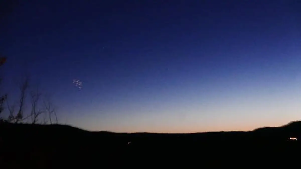 สุดตื่นตา !!! "นุ่น วรนุช" ถ่ายติด UFO ขณะไปทำงานที่ประเทศฝรั่งเศส !!! ซูมกันชัดๆ ถึงกับขนลุกกันเลยทีเดียว !!!