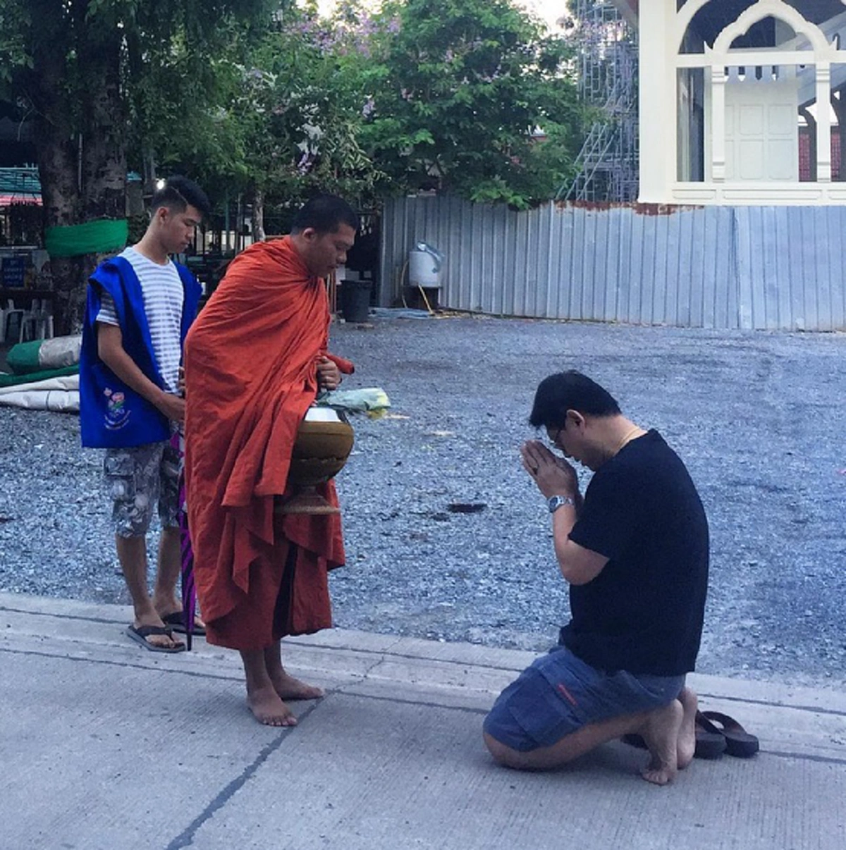 #ลืมเขาไปกันหรือยัง!! เปิดภาพล่าสุดของ "สรยุทธ" หลังออกจากเรือนจำ ใช้ชีวิตเรียบง่าย ถึงแม้จะหวนคืน ไปทำงานข่าวที่รัก ไม่ได้แล้ว !! (มีคลิป)