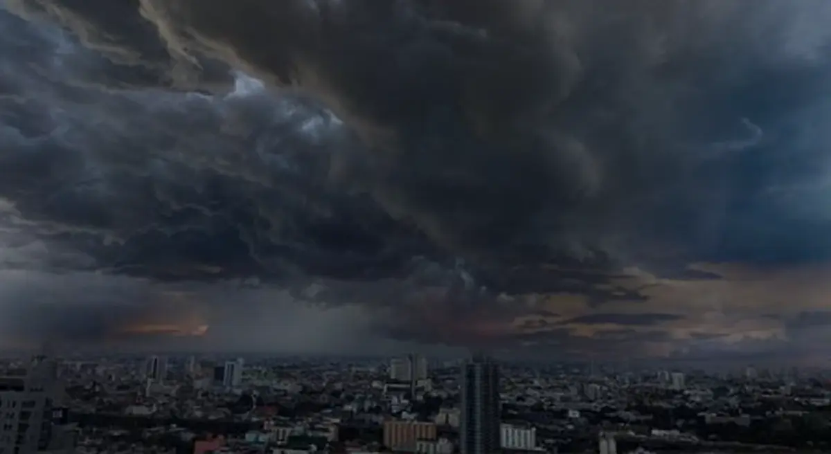 กรมอุตุฯ เตือน 54 จังหวัด พายุฤดูร้อนถล่ม ใต้อ่วมหนัก ฟ้าผ่า คลื่นลมในทะเลแรง