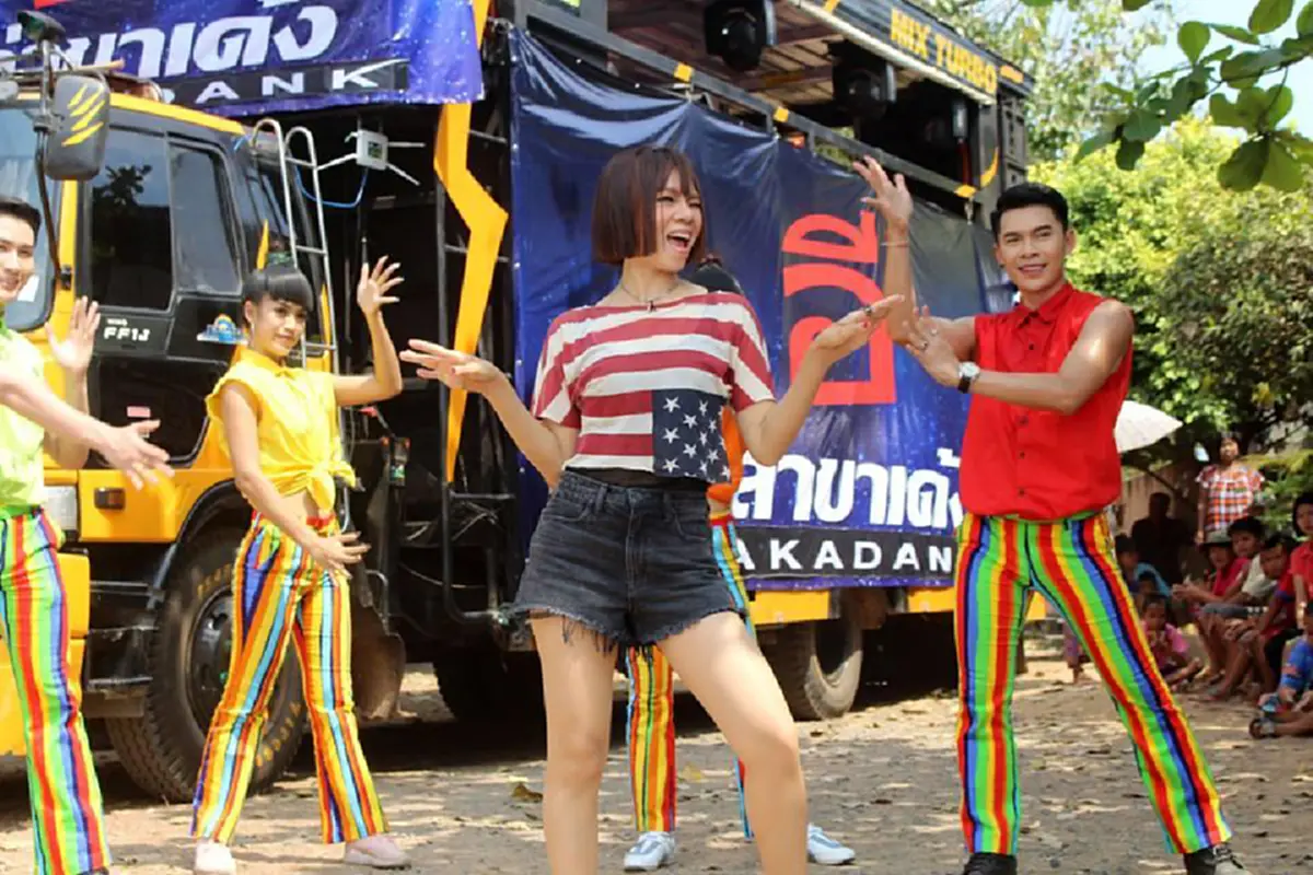 เปิดชีวิต! "จินตหรา พูนลาภ" จากเด็กบ้านนอกคอกนา มาเป็นนักร้องเบอร์ 1 ของประเทศไทย!! (ชมคลิป)