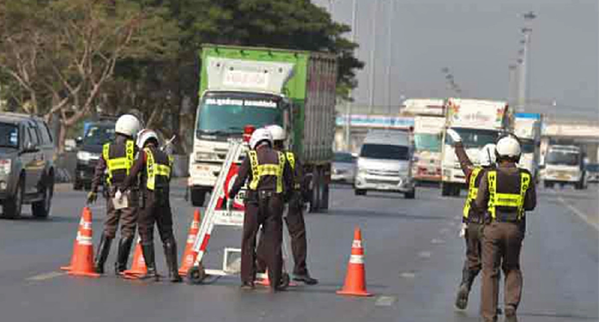 ด่วนๆ "บิ๊กตู่" พูดแล้วไม่เห็นด้วยแก้กม.เพิ่มโทษไม่พกใบขับขี่ "ทนายวรกร" ลุยยื่นสนช.ค้านเปิดช่องตร.ทุจริต