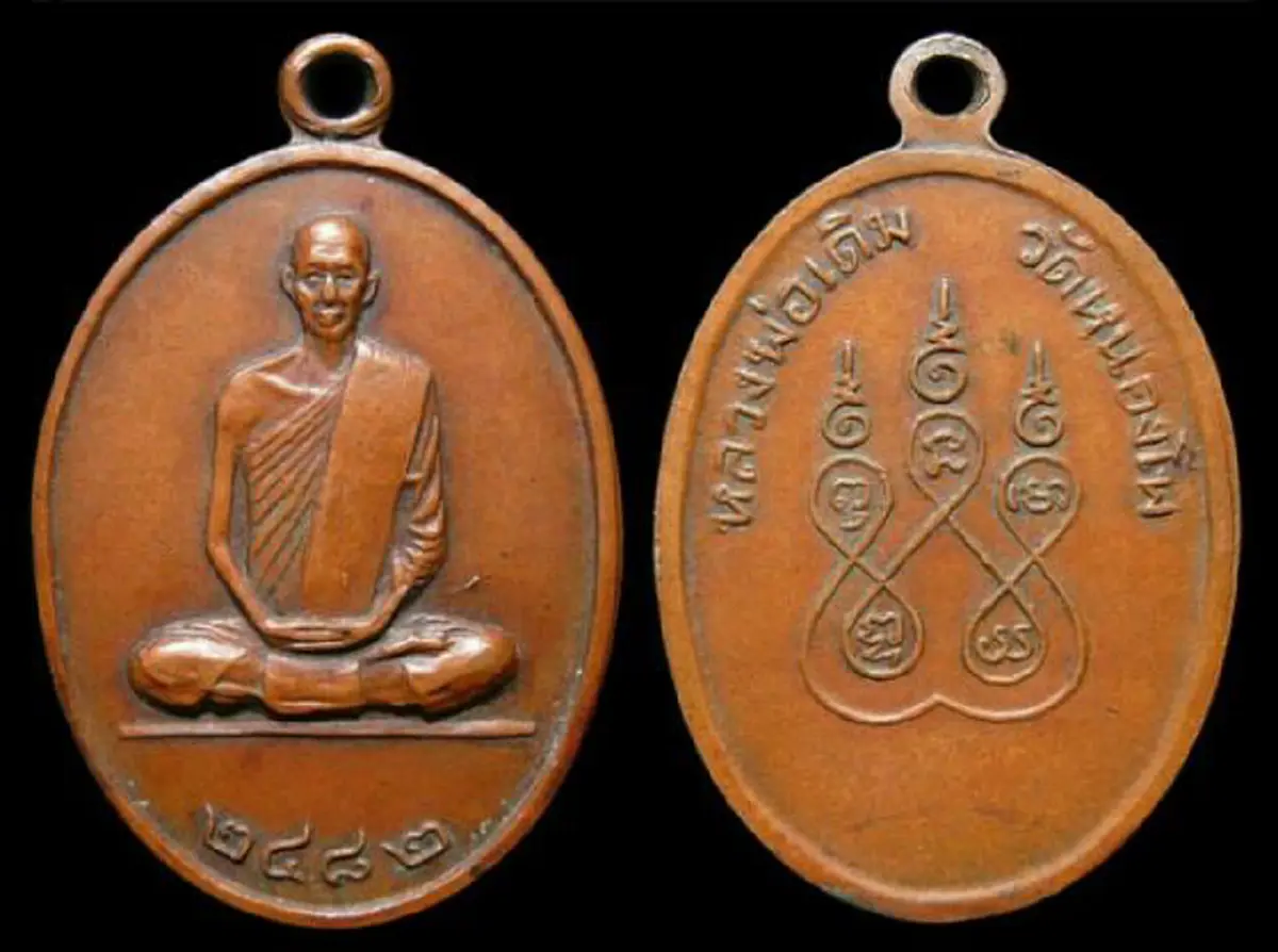 ปมปริศนา!!! ห้อยเหรียญ "หลวงพ่อเดิม" แต่!! โดนยิงตาย แต่!! ตำรวจลองยิงเหรียญดู ไม่มีออกสักกระบอก!! เป็นเพราะอะไร? รู้แล้วจะตกใจ!!