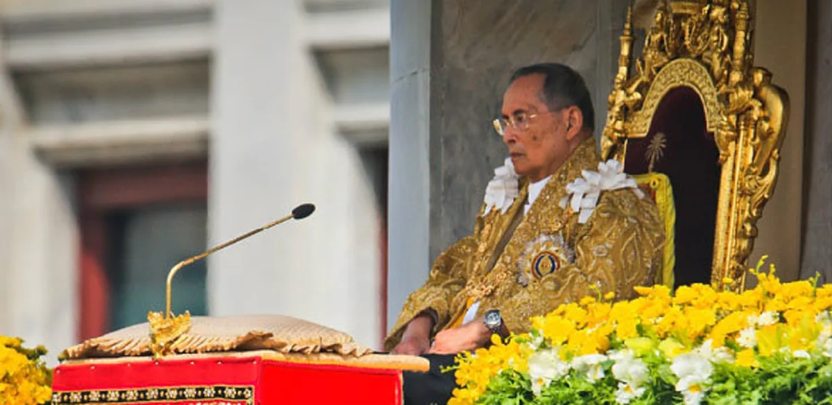 น้ำตาไหลพราก!! ผมรักในหลวงเหลือเกิน...เรื่องเล่าผ่านวิวไฟน์เดอร์ ช่างภาพผู้ถวายงาน เมื่อครั้งในหลวงเสด็จออกมหาสมาคม สีหบัญชร #ครั้งสุดท้าย!!