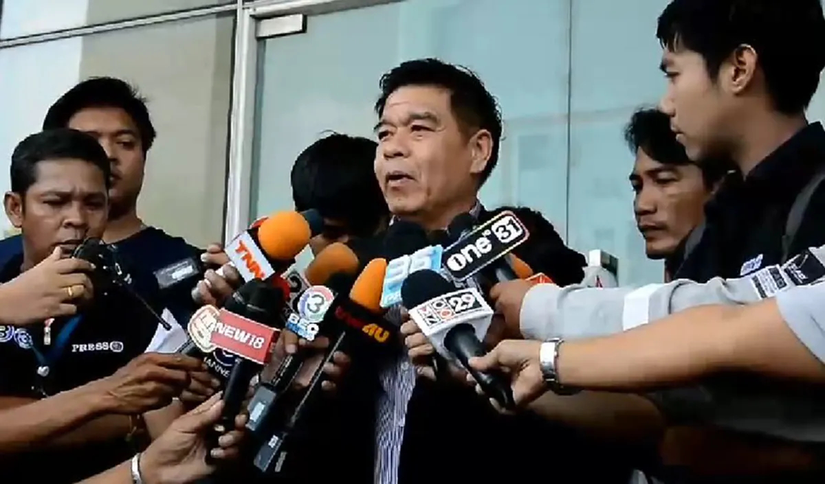 อยากเด่นดังกว่าคนอื่น !!?? หมายถึงใคร "อุปนายก" แซะแรงทนายบางคนใส่เสื้อยืด กางเกงยีนส์ รองเท้าผ้าใบ!? (คลิป)