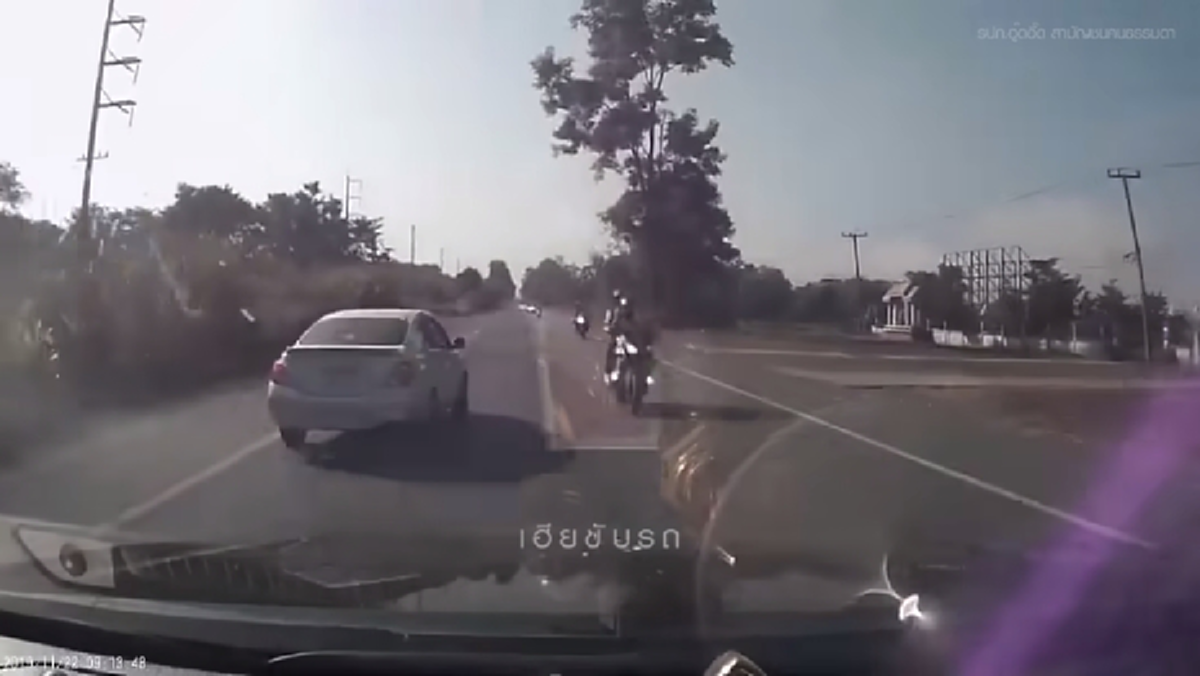 เปิดคลิปวินาทีกระบะแซงขวา ก่อนสวนเลนชนบิ๊กไบค์ นักร้องนำวง FEELดับ