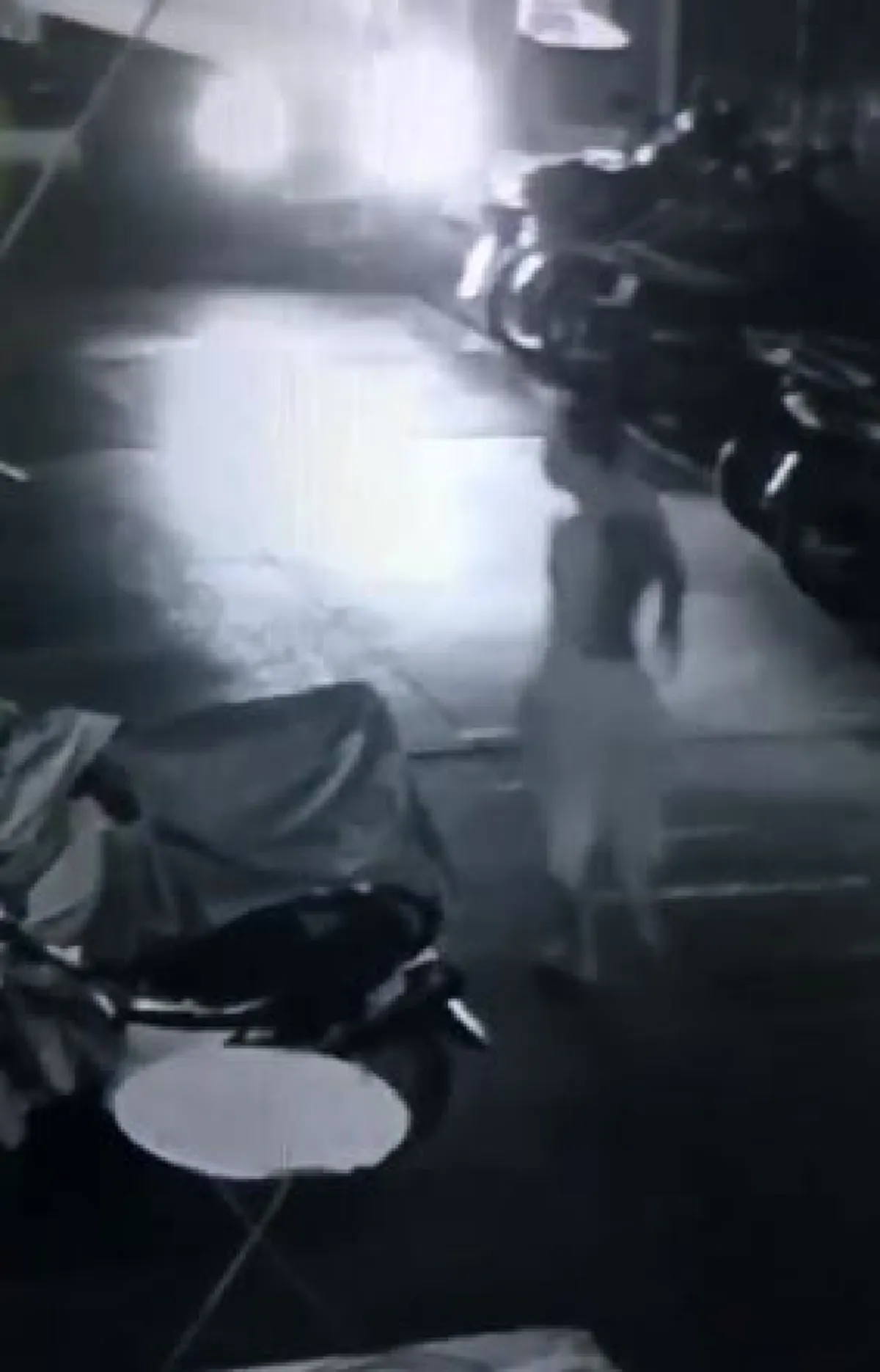 นรกส่งมาเกิด !! ...โผล่อีก "เดนมนุษย์ต่อยคนแก่" รัวหมัด-ฟันศอกจนล้มพับ ประวัติโชกโชนแถมเป็นหลานเจ้าอาวาส! (มีคลิป)