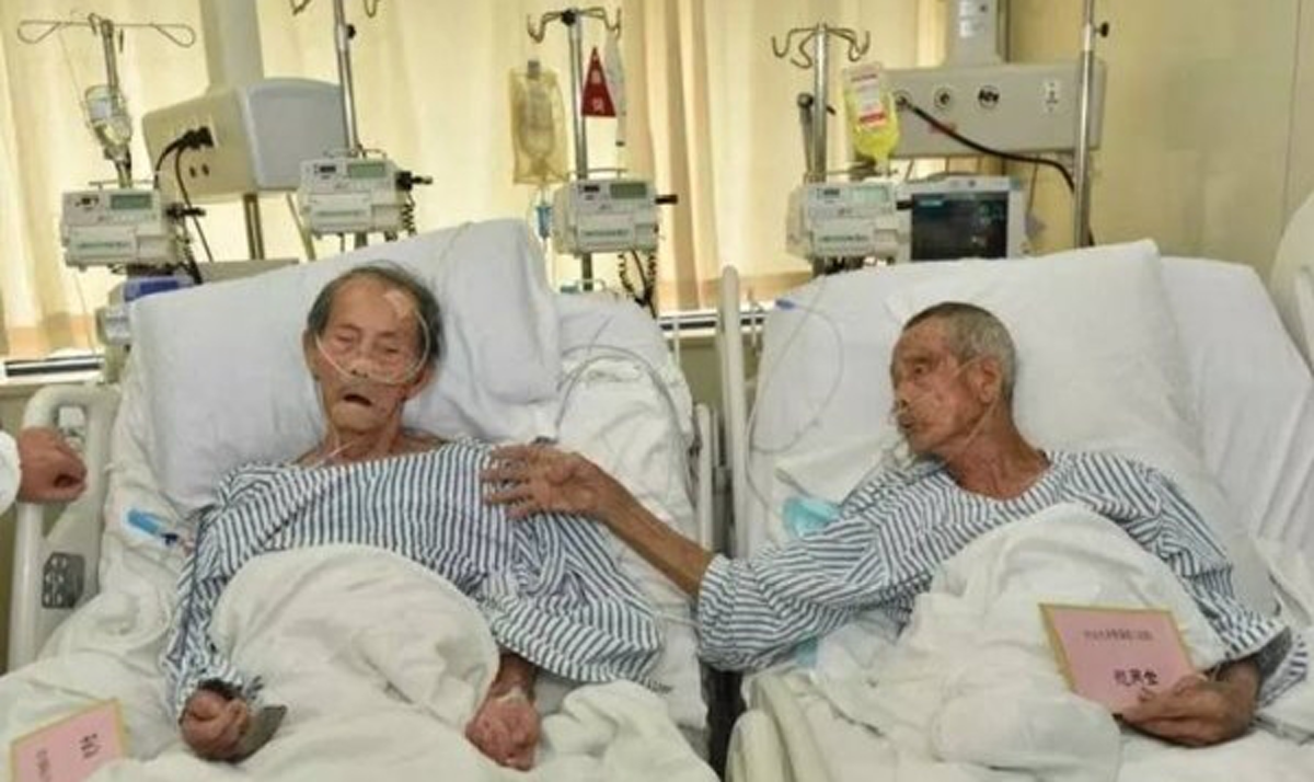 ซึ้งน้ำตาไหล!!! คู่สหายทหารผ่านศึก ไม่ได้เจอกันนานกว่า70ปี หลังจากได้พบกันอีกครั้งในบั้นปลายชีวิต บอกเลยเป็นภาพที่ประทับใจสุดๆ!!!