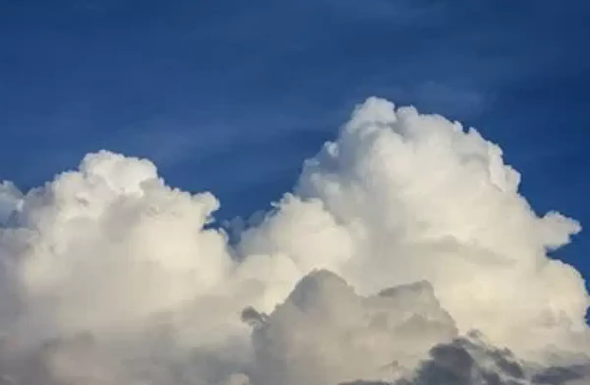 เพิ่งรู้ก็วันนี้ล่ะ!! "ก้อนเมฆ" ไม่ได้มีน้ำหนักเบาอย่างที่เราคิด?? เมื่อทราบถึงน้ำหนักจริง! ถึงกับต้องอ้าปากค้างกันเลย!! (รายละเอียด)