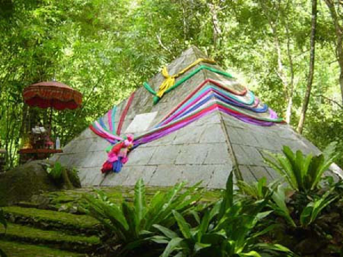 สถิตย์รักตราบนิรันดร์!! ร่วมสักการะพระนางเรือล่ม ขอพรความรัก จากมเหสีผู้เป็นที่รักของพระปิยมหาราช จากวัดกู้ นนทบุรี ถึง น้ำตกพลิ้ว จันทบุรี