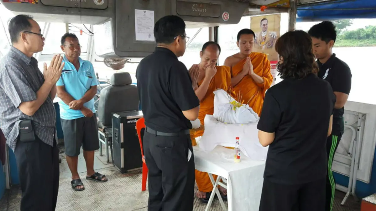 วาระสุดท้ายที่ พ่อและแม่ ทำเพื่อลูก นำอัฐิลูกชาย พ.อ.อ.ณัฐพล  สุวรรณหงส์ ลอยอังคาร แม่น้ำโขง!!( เจอดี-มีคลิป)