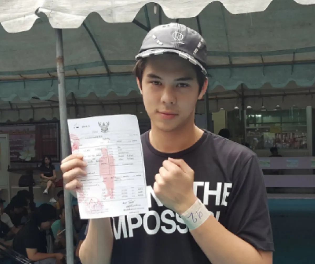 อดเห็นหัวนมชมพูกันถ้วนหน้า !!! เหล่าดาราตบเท้าเข้าขอผ่อนผันทหารเพียบ ลั่นยังติดงาน ไม่พร้อมจับใบดำใบแดงปีนี้ ยันเมื่อถึงเวลา จะสมัครทันที