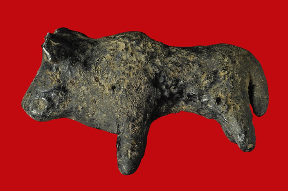 ดวงตาสีแดงเหมือนลูกไฟลุกของวัวสีดำตัวใหญ่มาก..เมื่อ"เสือผาด"จอมโจรชื่อดังเจอวัวธนู "หลวงพ่อน้อย" ..ต้องหันหลัง เผ่นอย่างเดียว.