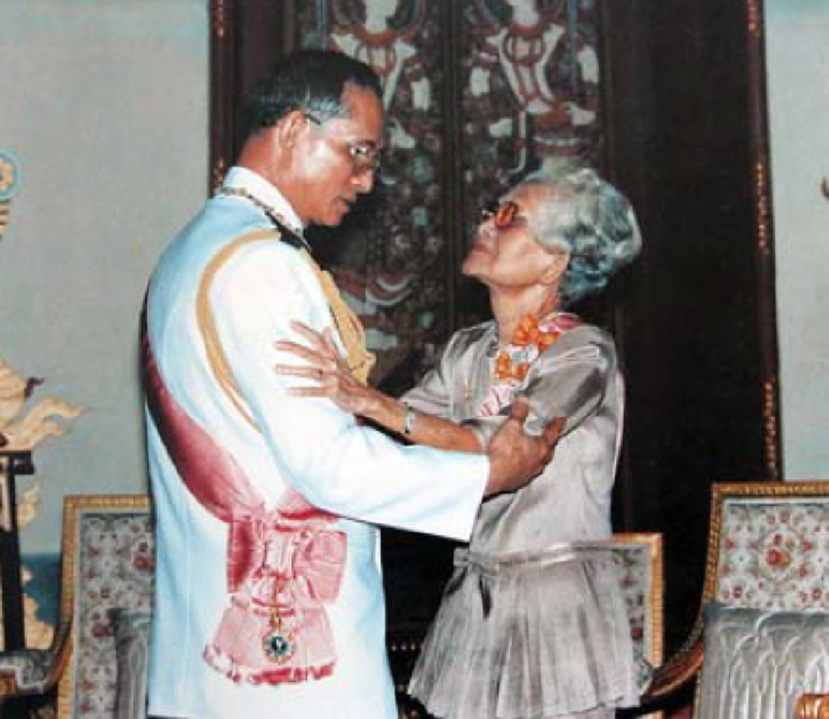 ต้นแบบที่ควรทำตาม!! 7 วิธีการเลี้ยงลูกของ "สมเด็จย่า" น่าทึ่งและทรงคุณค่า ง่ายๆ แต่ผลลัพธ์ดีเยี่ยม