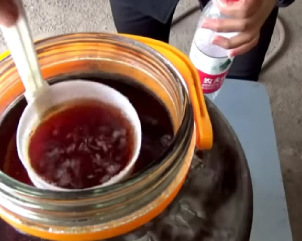 ยิ่งดูยิ่งตะลึง!! หญิงสาวคนหนึ่งได้ฉายาว่า "ราชินีงูเห่า" เธอไม่กลัวการเข้าใกล้งูเลยแม้เเต่น้อย เผยวิธีการที่ใครๆก็คาดไม่ถึง!! (ชมคลิป)