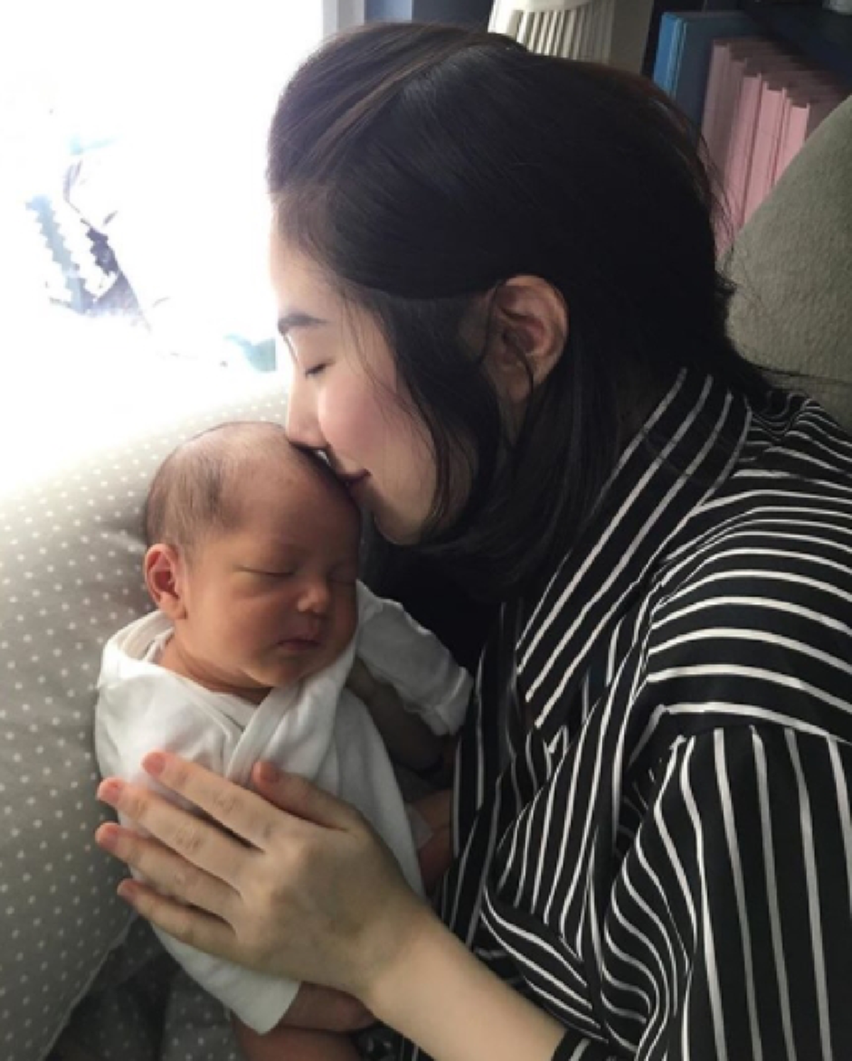 สำเนาถูกต้อง!! พ่อกัปตัน - แม่เอ้ก โชว์ภาพน้องดิน ลูกชายตัวน้อยสุดครีเอท น่ารักน่าชังแค่ไหนต้องดู