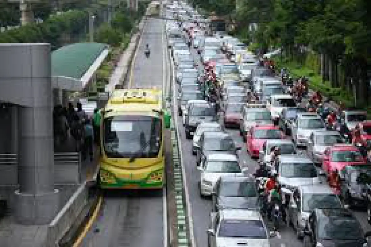 กัดฟันมาได้ตั้งนาน!!! กทม.เลิกอุ้ม "บีอาร์ที"เจ๊งยับ 200 ล้าน/ปี แก้จราจรไม่ได้ (รายละเอียด)