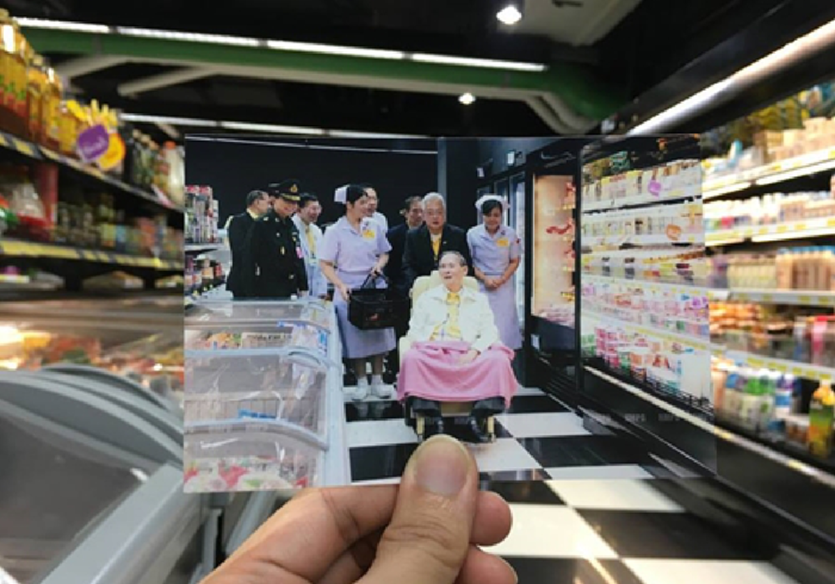 เหตุการณ์ขณะที่ ในหลวง ร.๙ ลองแอบปลอมเป็นพนักงาน ร้านโกลเด้นเพลซ และทรงประทับที่เคาน์เตอร์คิดเงิน !!! ธ สถิต ณ แดนสรวง