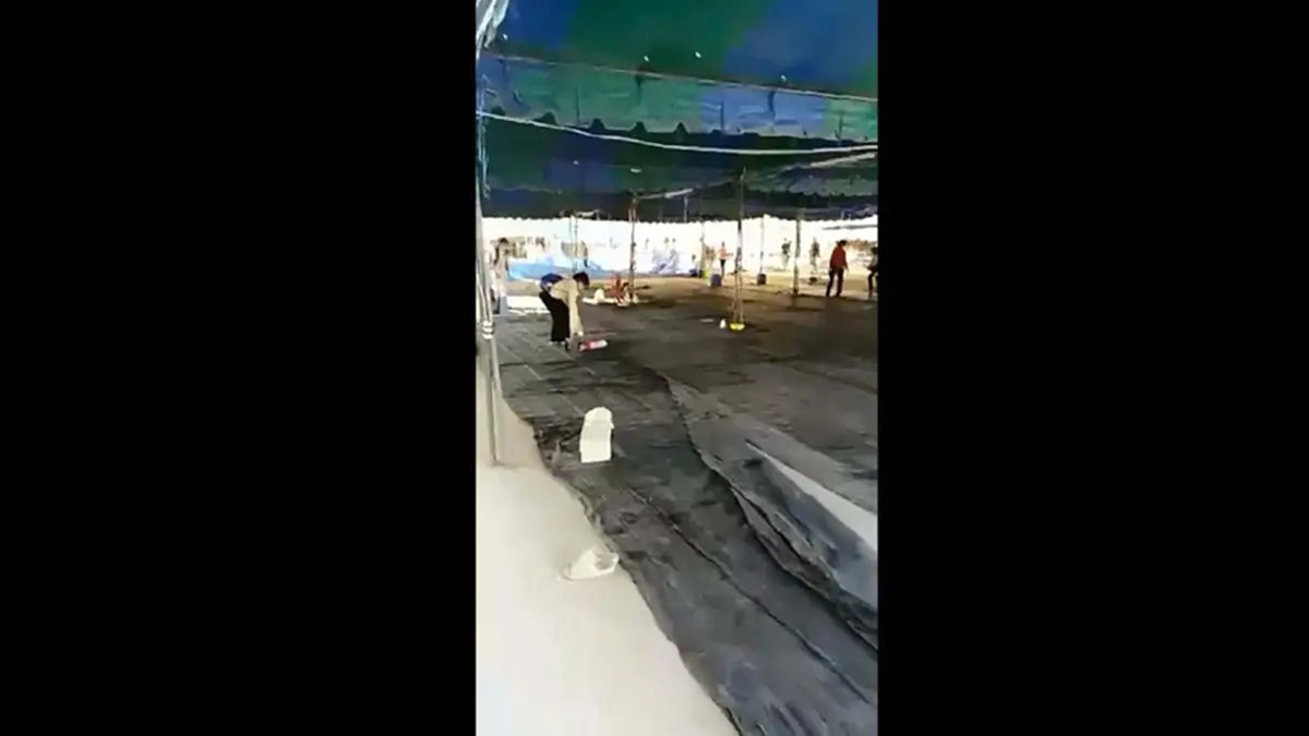 เคลียร์พื้นที่!!! บรรดาพระลูกวัด-ศิษย์ "ธรรมกาย" เร่งทำความสะอาดพื้นที่คลองหลวง (มีคลิป)