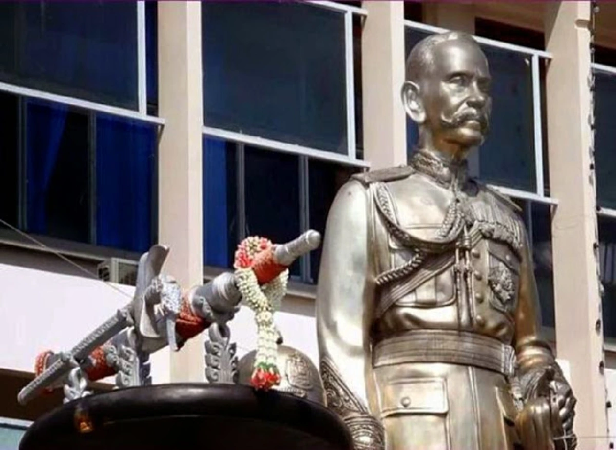 ตำนานดาบแดงหรือดาบเหล็กน้ำพี้ แฝงด้วยพลังเร้นลับ ดาบอาคม"ขุนพันธรักษ์ราชเดช" สืบทอดจากพระยาพิชัยดาบหัก..หากมีภัยจะสั่นบอกทันที.