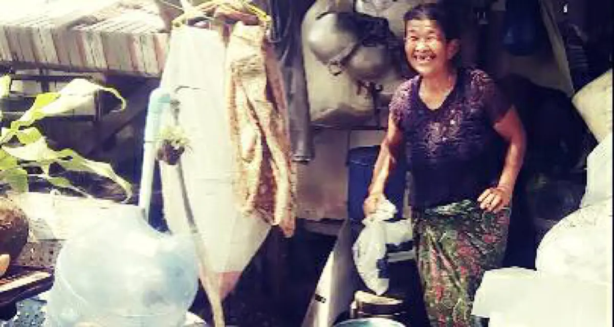 แม้มีไม่เท่าใครแต่ไม่เคยคิดขอทาน"ป้าพร"หญิงพิการสู้ชีวิตสุดใจบุญเลี้ยงดูสุนัขจรจัดอีก 7 ตัว 8 ชีวิตที่ต้องอดมื้อกินมื้อ วอนผู้ใจบุญช่วยเหลือ