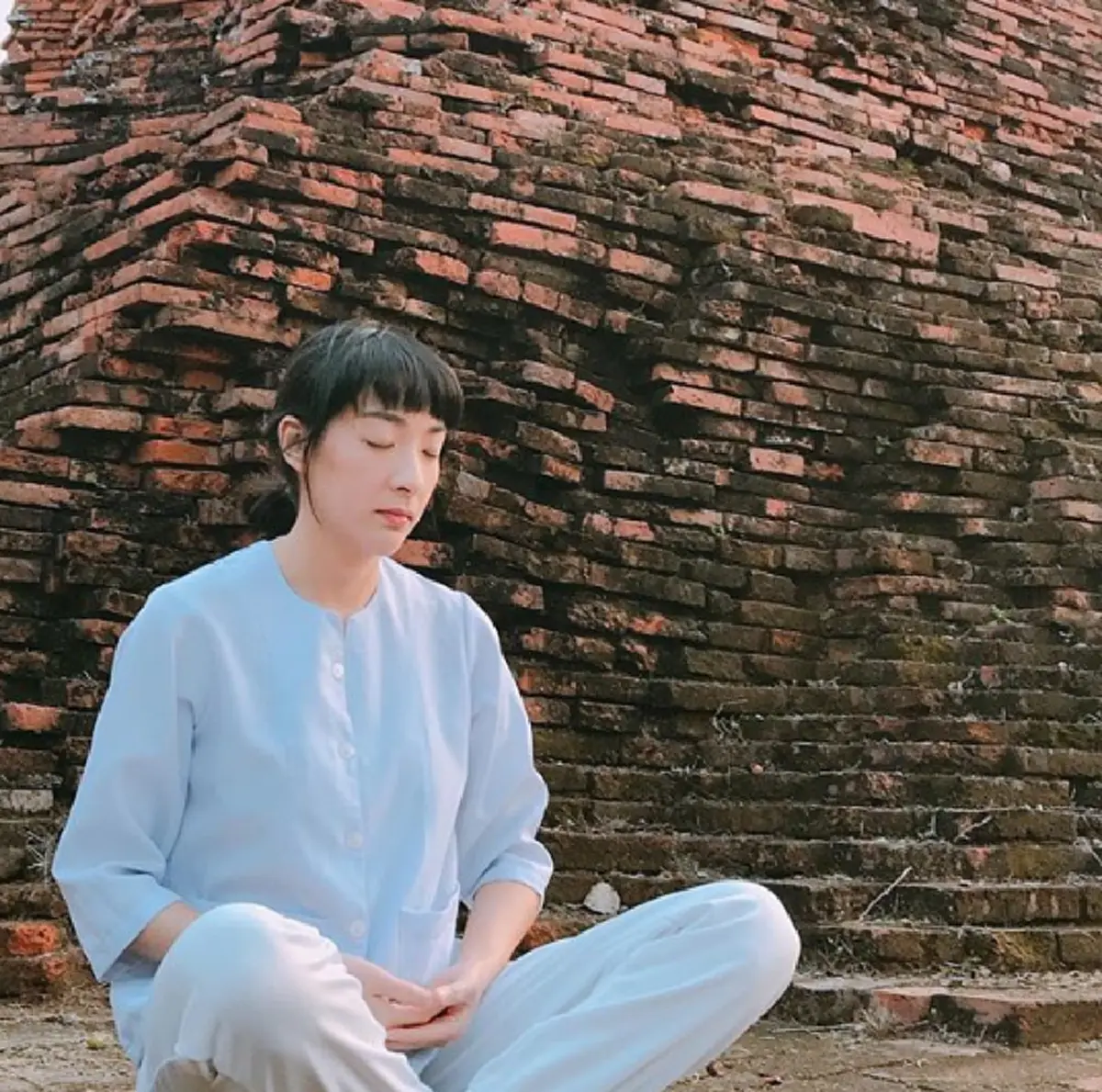 ไม่เชื่ออย่าลบหลู่!?! "เฟี้ยวฟ้าว" เผยเรื่องลึกลับขณะปฏิบัติธรรม "วิญญาณที่ร้องไห้ - เสียงโหยหวน" อ่านแล้วขนหัวลุกทั้งโซเชียล!?!?