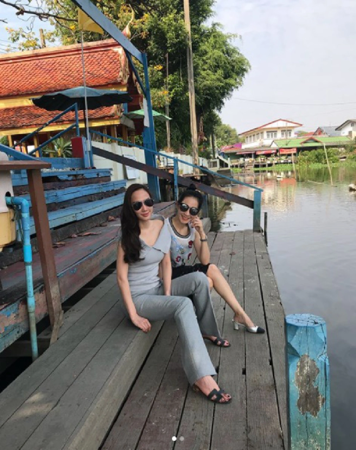 โอ้ว...โห!! ส่อง "อั้ม พัชราภา" นั่งกินก๋วยเตี๋ยวร้านข้างทาง แต่ท่าโพสต์นี่กินขาดจริงๆ คนอะไรทำสวยดูดีไปหมด #รักความคิดดินของแม่จัง