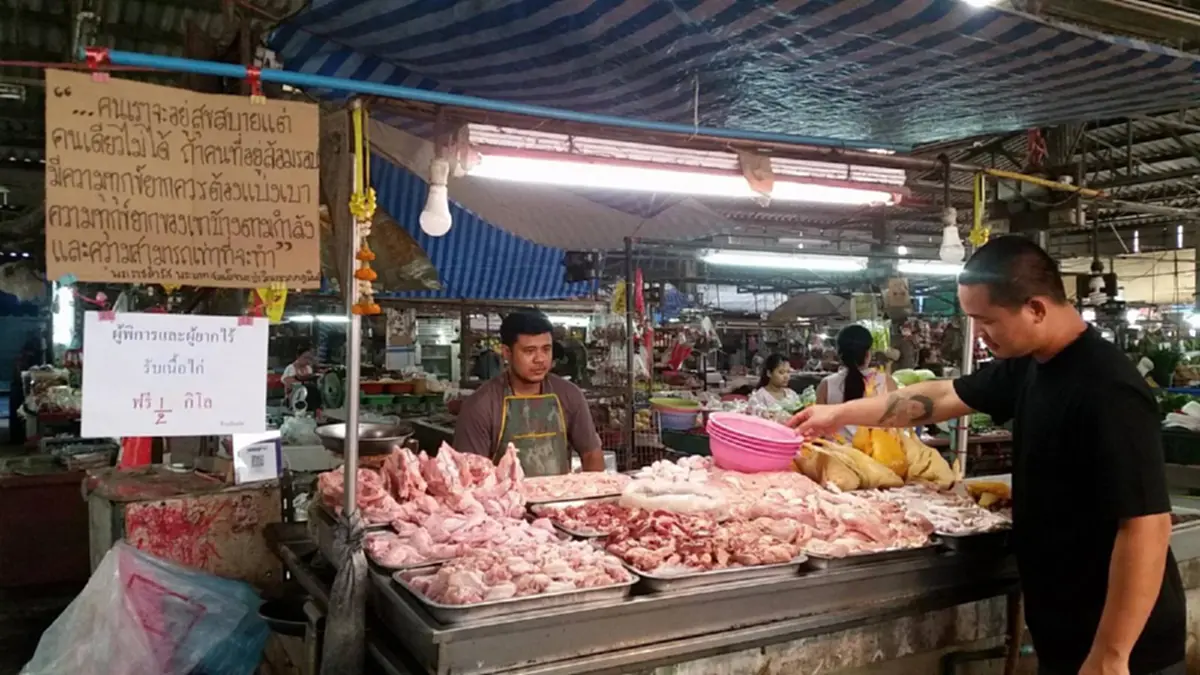สุดยอดหนุ่มน้ำใจงาม!!!สมลักษณ์ ไทยเจริญ พ่อค้าขายไก่ ติดประกาศ  ใครยากจน-พิการ รับไก่ฟรีทันที  หัวใจน่ากราบจริงๆ