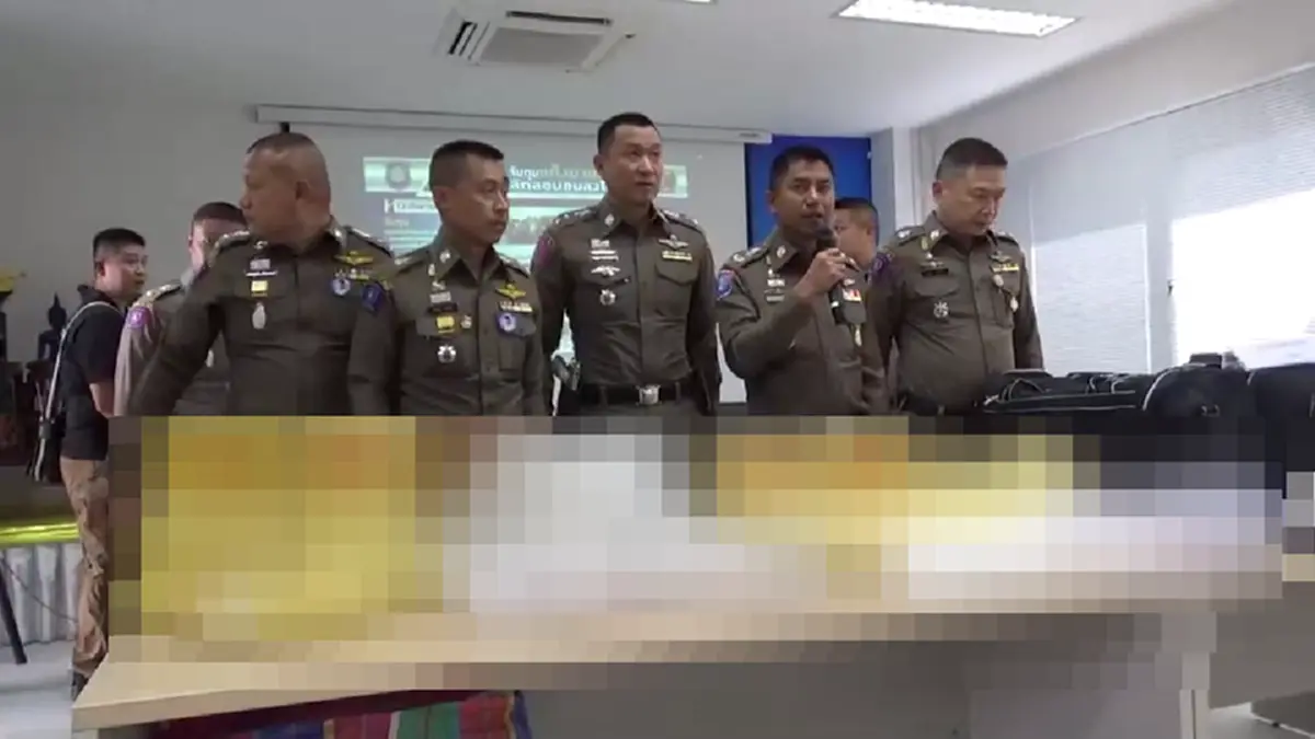 ลงโทษให้หนัก เปิดคลิปนาทีบุกชาร์จ 3 ผตห.ขนยาบ้าลงใต้ ของกลาง 4 แสนเม็ด สารภาพทำเป็นสิบครั้ง