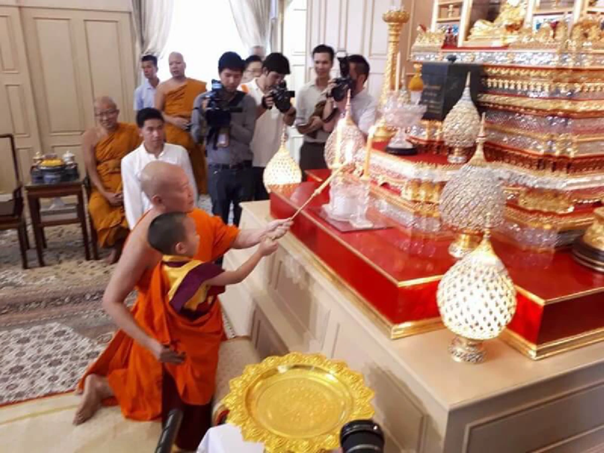 #นับเป็นบุญที่ได้เห็น!! "องค์ลามะน้อย" เจ้าชายราชวงศ์ภูฏาน ทรงระลึกชาติได้ 800 ปี เสด็จเยือนประเทศไทยครั้งแรก!! (ชมภาพ)