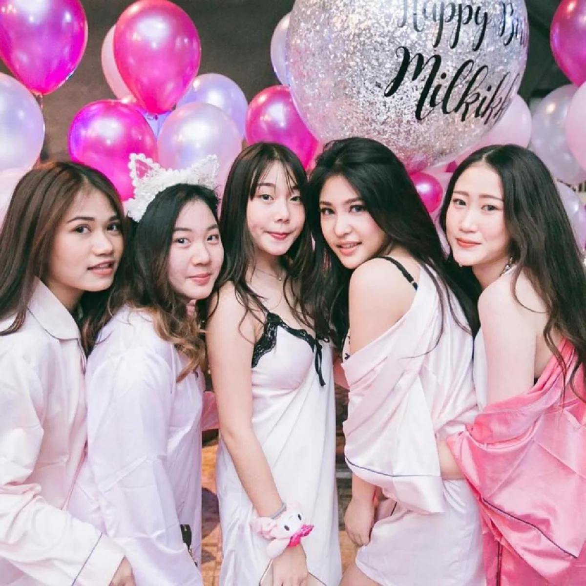 #ขยี้ตาแทบพัง!! ส่องภาพปาร์ตี้ "ชุดนอนไม่ได้นอน" ของ "น้องนาฟ" หลานสาวสุดสวยของ "แพท ณปภา" บอกเลยถึงกับสตั้๊นไป 10 วิ !!(ชมภาพ)