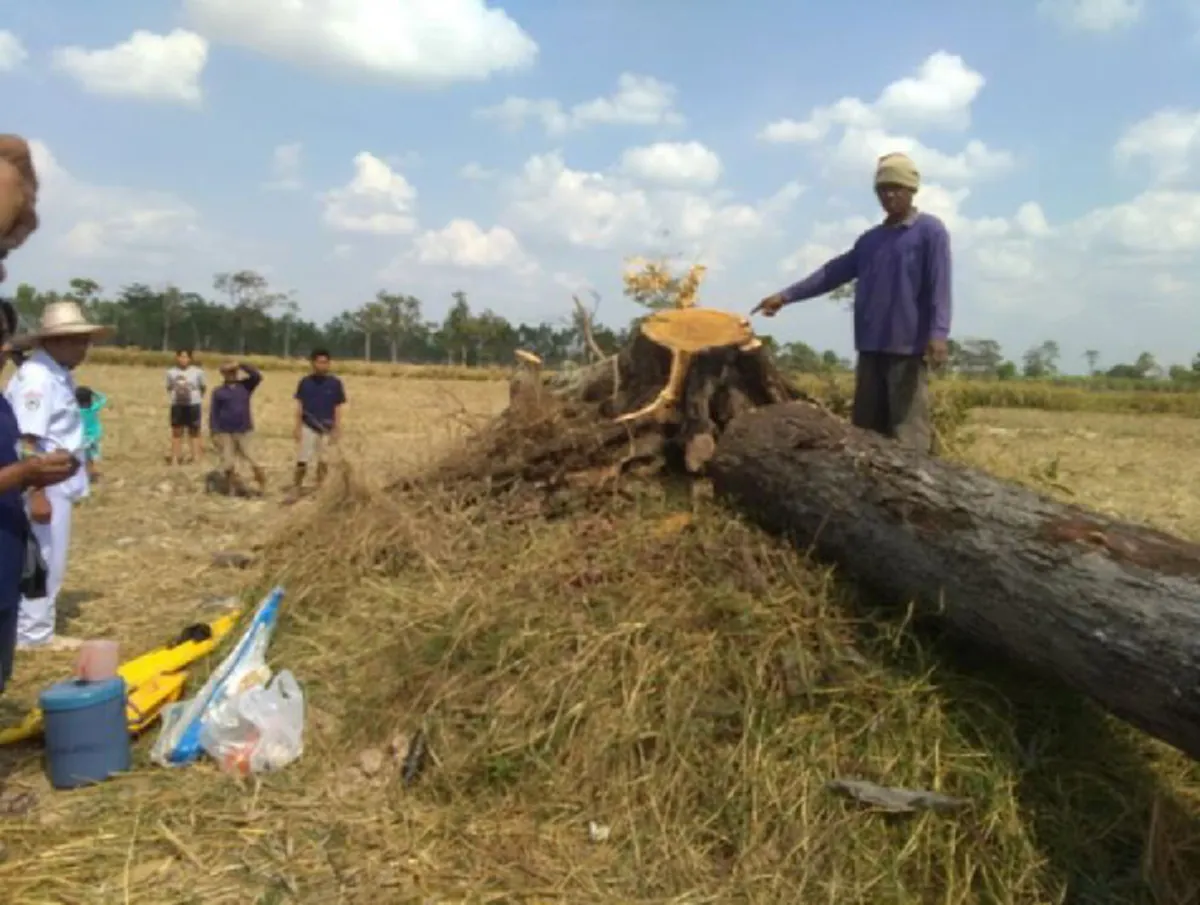 ผวาทั้งหมู่บ้าน!!! นั่งหลบแดดอยู่ดีๆ กลายเป็นศพคาที่ได้ รู้สาเหตุแล้วตะลึงหนัก!!