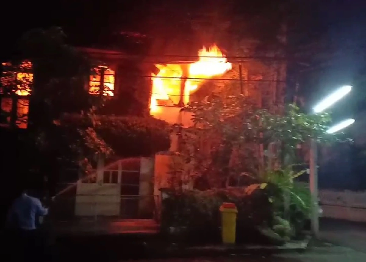 เศร้าน้ำตาซึม เพื่อนบ้านเล่าเหตุไฟไหม้บ้านเปิดรักษาสัตว์ วินาที 2 ลูกสาวเสียชีวิต (คลิป)