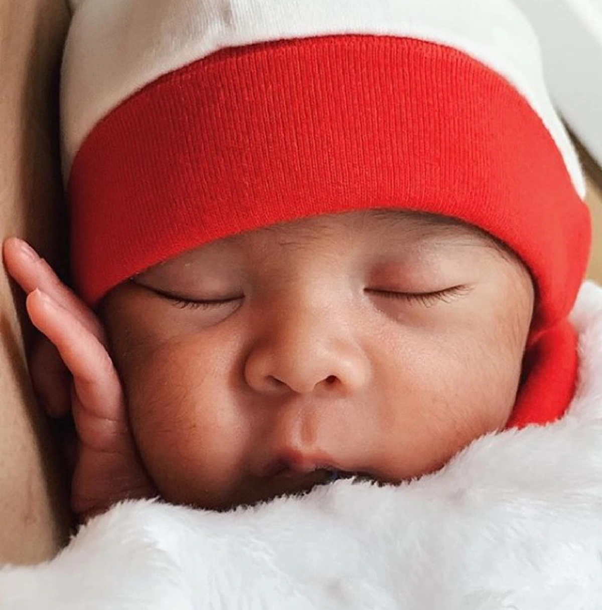 เอมมี่ มรกต โพสต์ไอจีภาพน้องสายน้ำยิ้มโชว์กล้อง กำลังจะได้กลับบ้านแล้ว