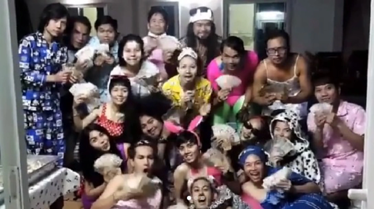 บอสในฝัน! จ๊ะ อาร์สยาม เเจกโบนัสหลักเเสนให้น้องๆ พี่ๆ ในวง
