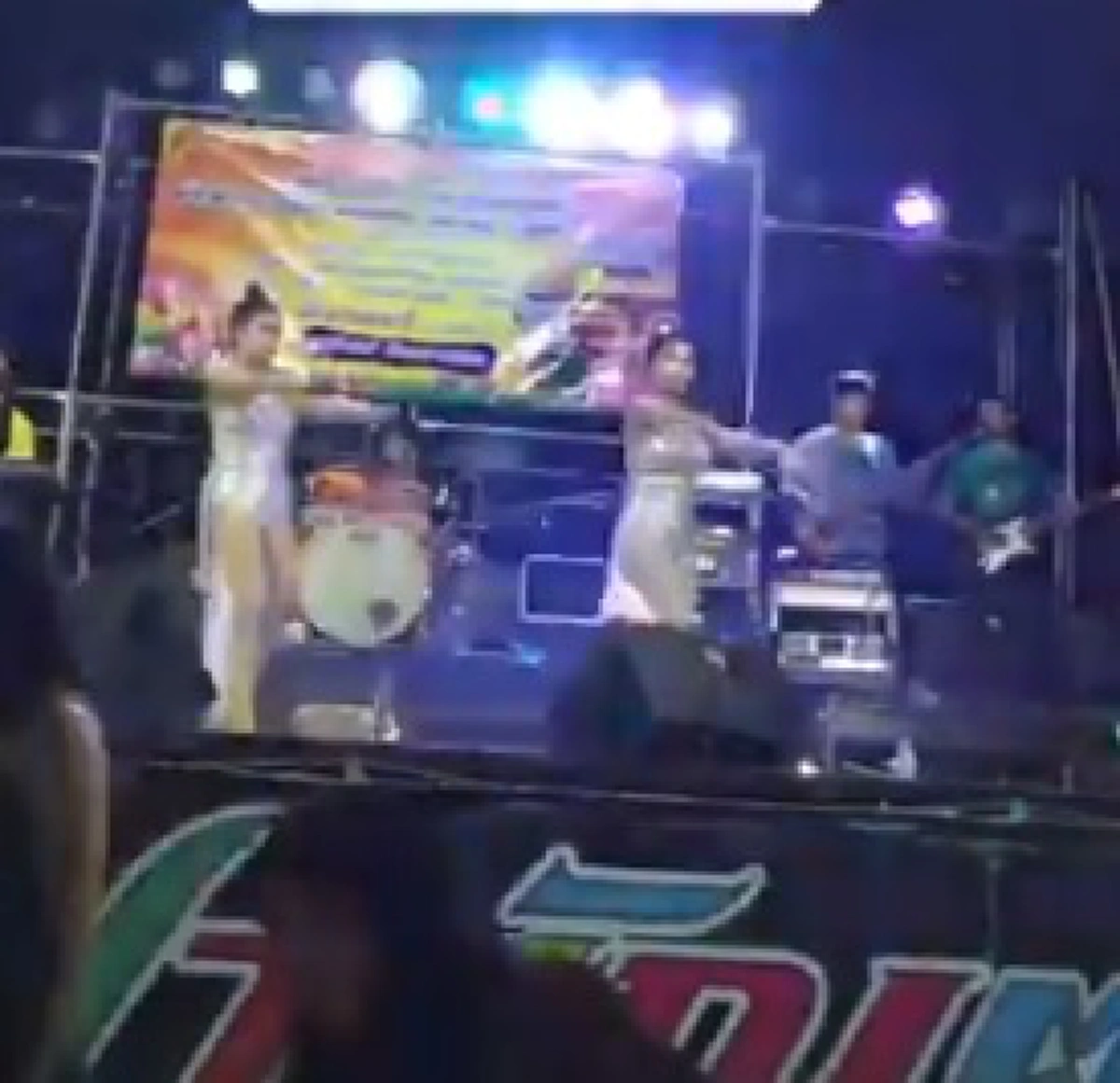 เเห่เเชร์คลิปวงดนดรีเล่นเพลงการ์ตูนโคนัน เว่อร์ชั่นหมอลำ (คลิป)