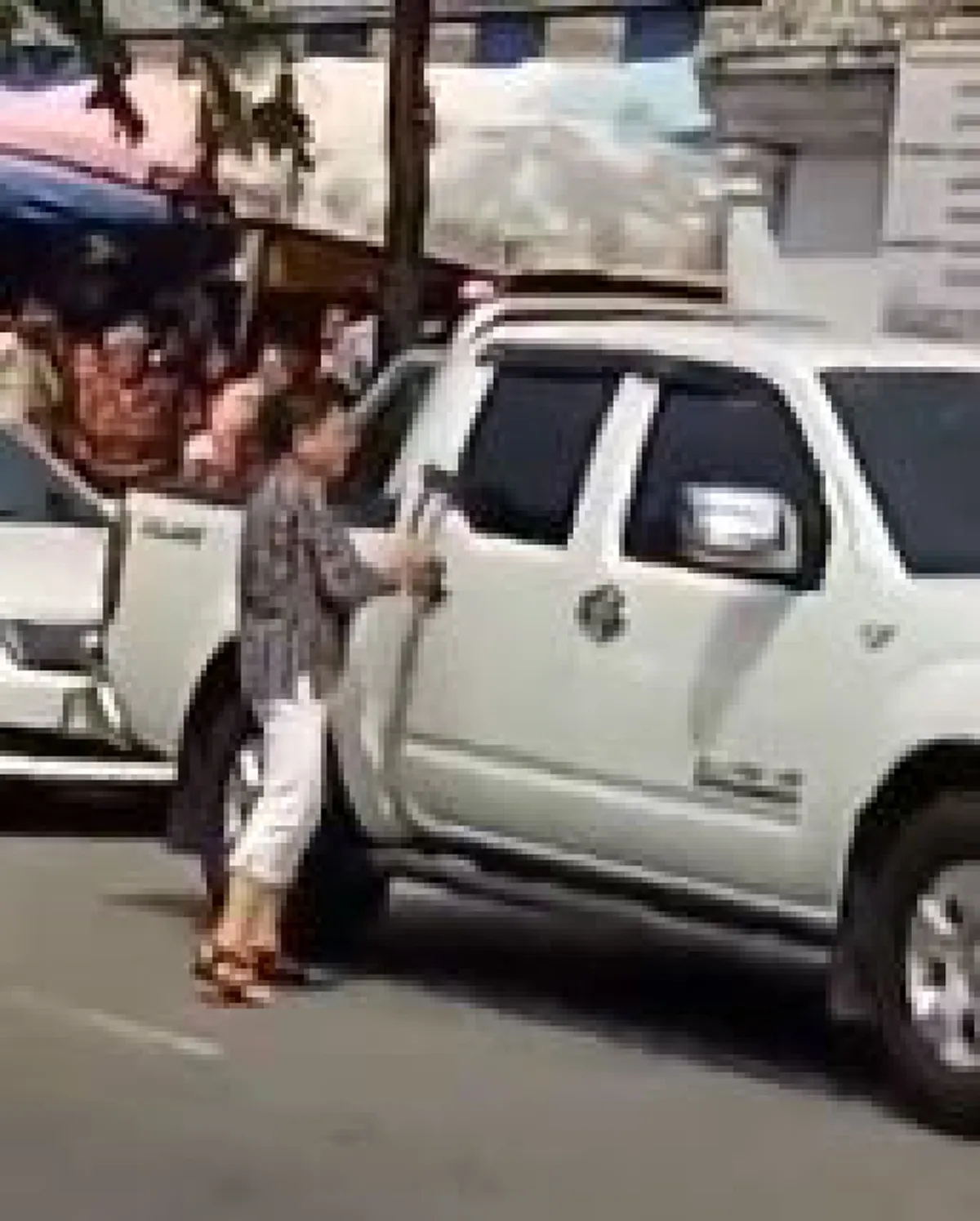 คนไทยเห็นด้วยหรือไม!!? "อาจารย์กฎหมายท่านหนึ่ง"พูดโคตรเห็นภาพ เรื่องนี้ทั้งหมดใครเป็นคนผิด หรือเป็นที่รัฐไทยราชการไทยแก้ปัญหาอะไรๆไม่ได้