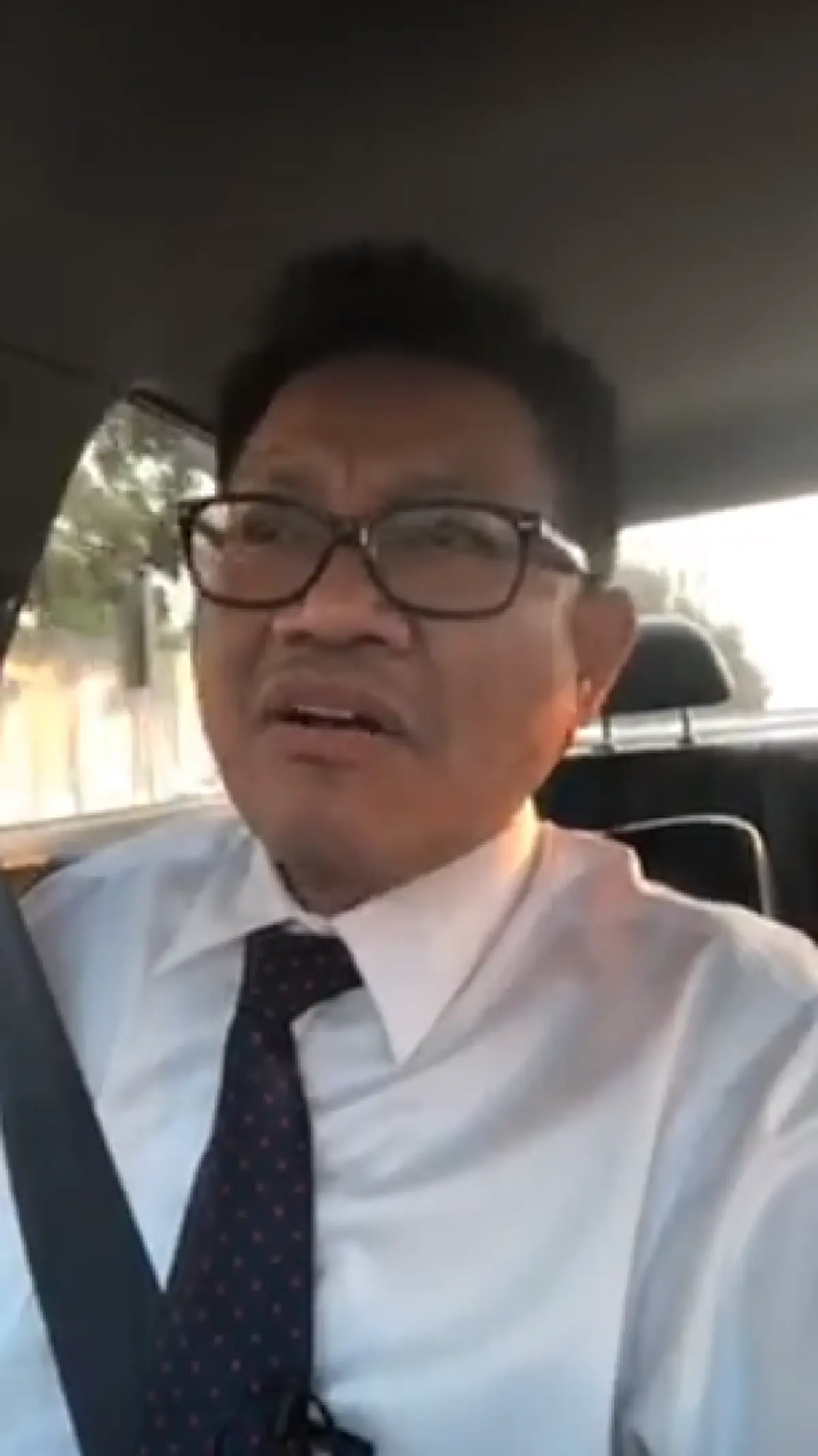 คนไทยฟังชัดๆ!!! "ทนายเดชา"แจงชัดอนาคต"ครูปรีชา"หลังทนายและน้ำฟ้าถอนตัว งานนี้บอกเลยเหมือนทัพแตก ใครจะมาเป็นทนายรายต่อไปงานนี้ลำบาก!!!(คลิป)
