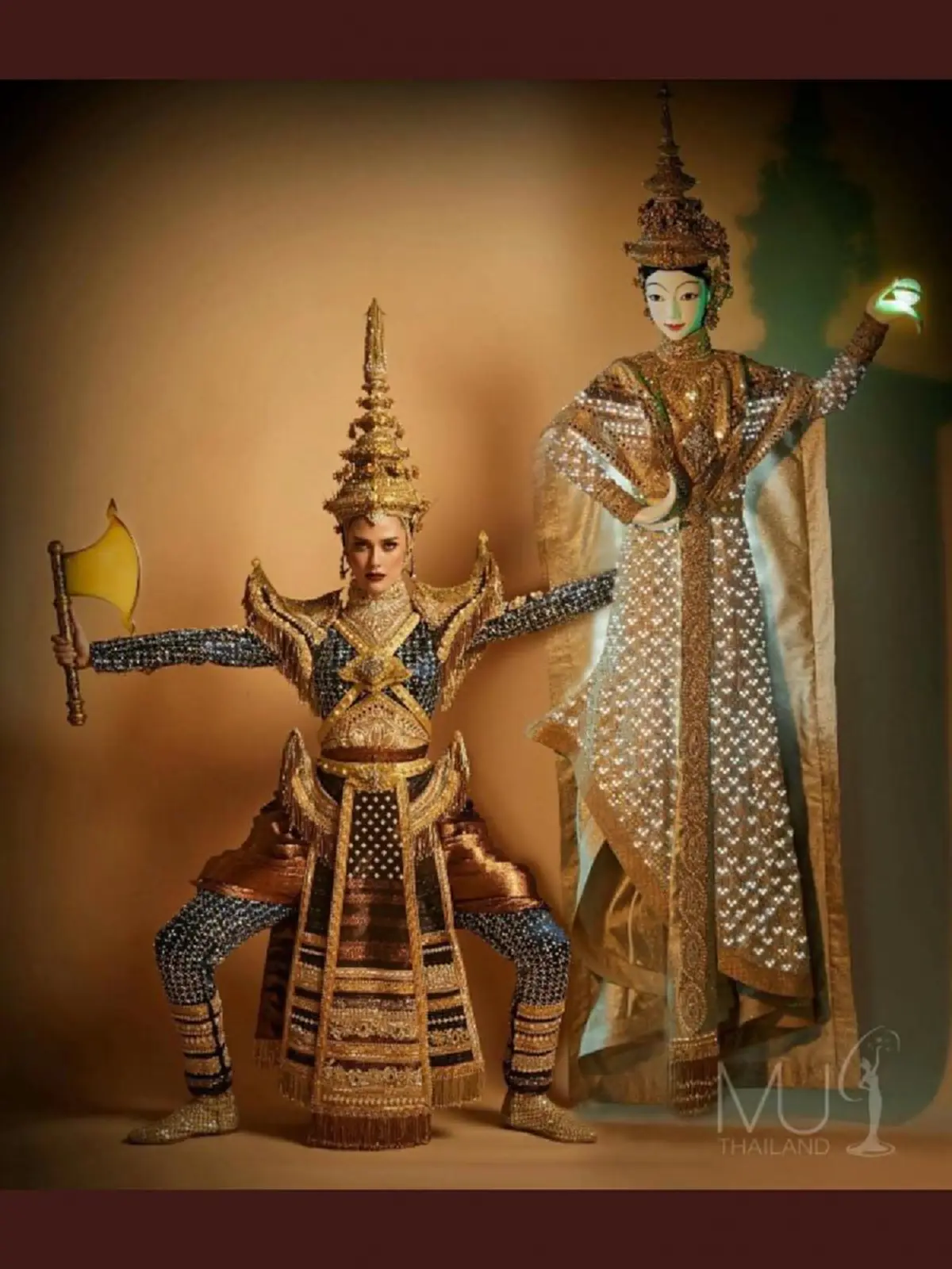 สดๆร้อนๆ จากกล้องหลัก!! วินาทีพิธีกร เรียกชื่อ "มารีญา พูนเลิศลาภ" รอบชุดประจำชาติ ในชุด "เมขลาล่อแก้ว" เดินเฉิดฉายบนเวที คนดูทั้งฮอลล์ตะลึง