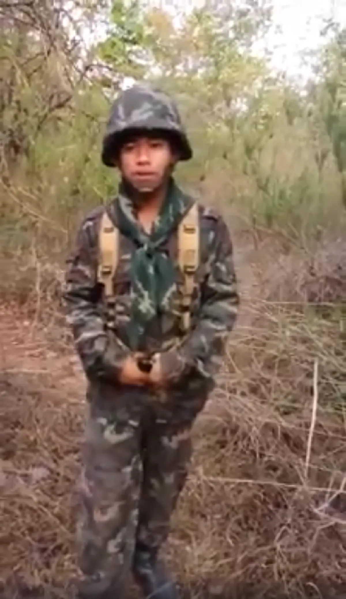 หนุ่มทหารชายแดนครวญเพลง ถึงคนที่คิดถึงสุดหัวใจ..แค่เปล่งเสียงท่อนแรก น้ำตาไหลทั้งโซเชียล(คลิป)