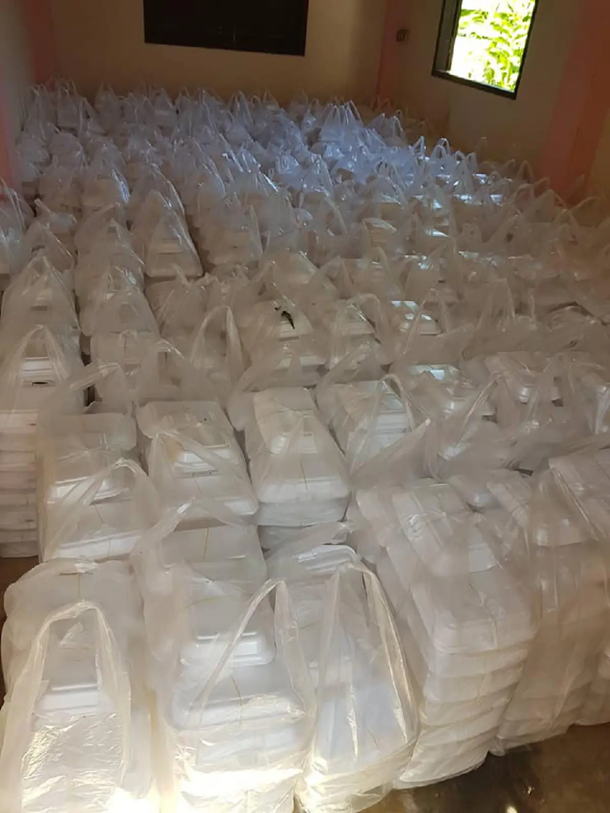 เงิบ! โรงงานในพิษณุโลก ตอกกลับ คนจ้างทำข้าว "หมื่นกล่อง" หลังถูกอ้างชื่อ ลั่น!! ทั้งโรงานมีแค่ 4คน ?