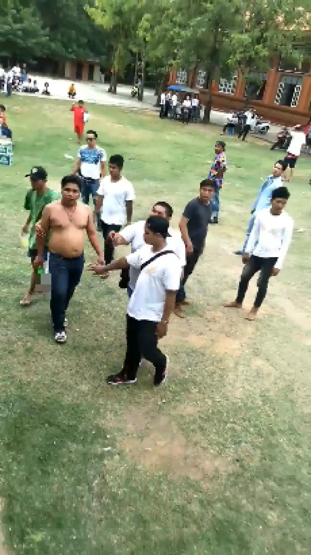 โจ๋บ้านงานไม่พอใจ การแสดงถูกยกเลิก โชว์กร่างให้สังคมได้ดู