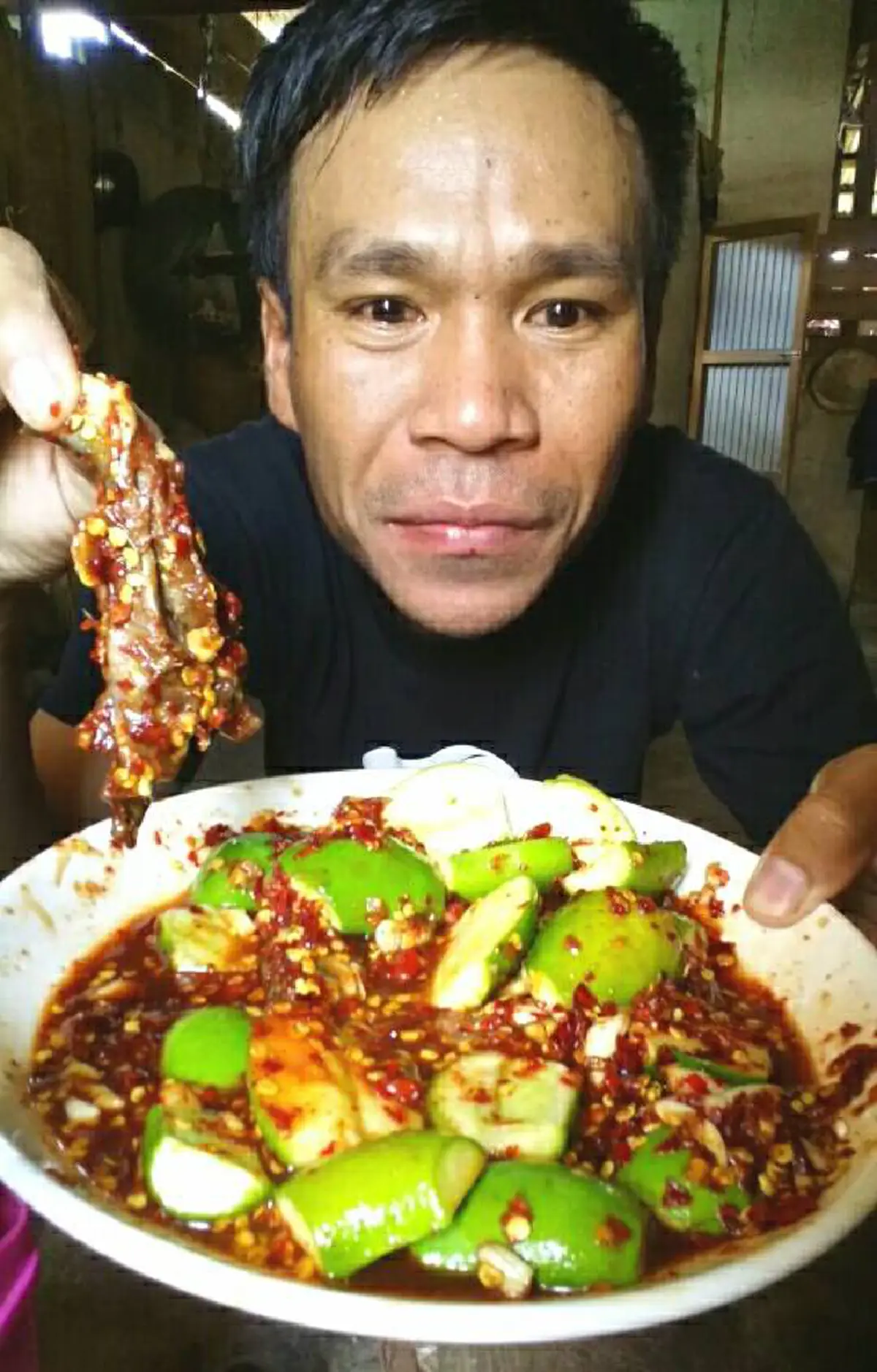 เขานี่ล่ะตัวจริงเสียงจริง !! เปิดภาพ "บัวไล" เน็ตไอดอลลาว ที่โด่งดังเรื่องทำอาหาร แต่ละเมนูเห็นแล้วน้ำลายแตก !!! (ชมภาพ)