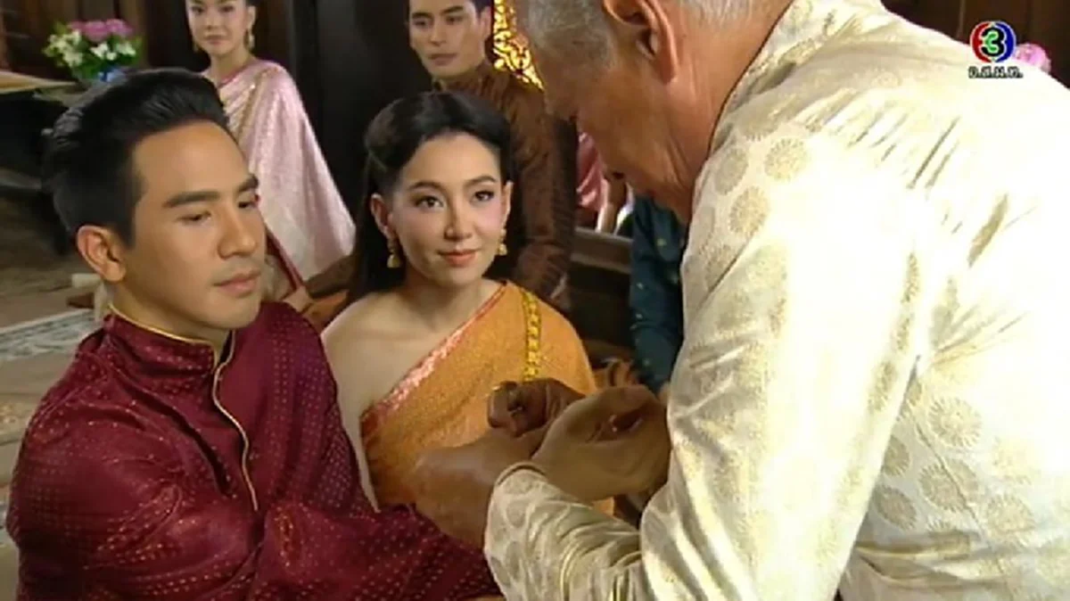 รู้ก่อนใครอ่านเลย !!! "รอมแพง" เผยความลับ? เด็กที่นั่งตัก "หลวงสรศักดิ์" - "หลวงเรือง" แท้จริงคือผู้สูงศักดิ์ในภายภาคหน้า !! (มีภาพ)