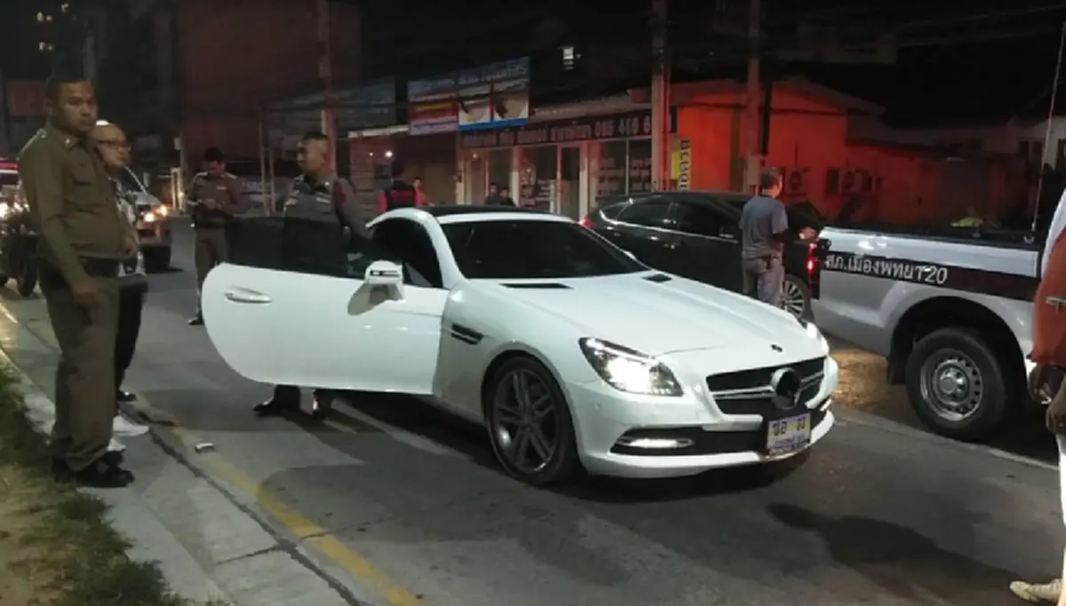 "แก๊งมาเฟียจีน" ปิดถนนกลางเมืองพัทยา ปะทะเดือด ก่อนซิ่งรถหรูขับไล่ชนอริไม่เกรงกลัวกฎหมายบ้านเรา(คลิป)